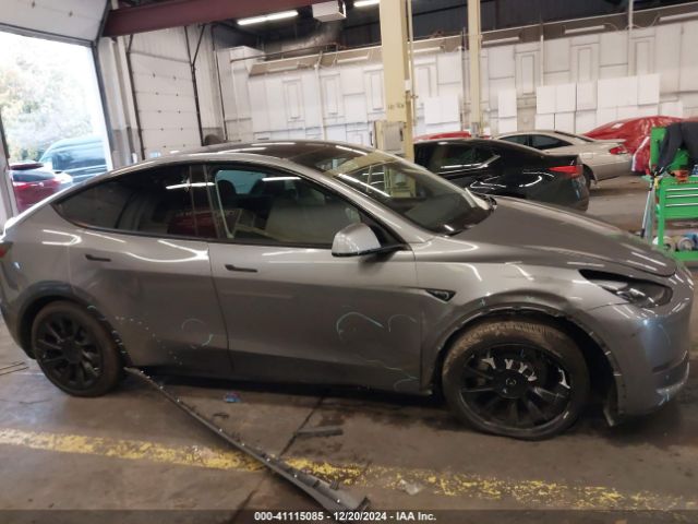 7SAYGAEEXRF170814 Tesla Model Y Long Range Dual Motor All-wheel Drive