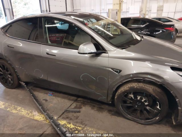 7SAYGAEEXRF170814 Tesla Model Y Long Range Dual Motor All-wheel Drive