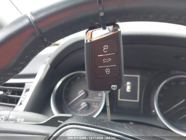 2018 TOYOTA CAMRY 4T1B11HK1JU516276 Photo 10