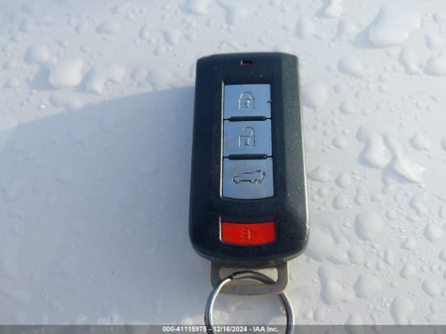 JA4AZ3A36EZ008444 Mitsubishi Outlander Se