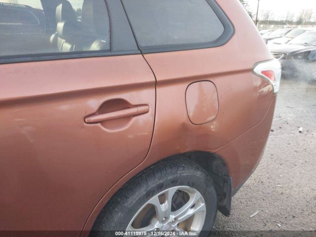JA4AZ3A36EZ008444 Mitsubishi Outlander Se