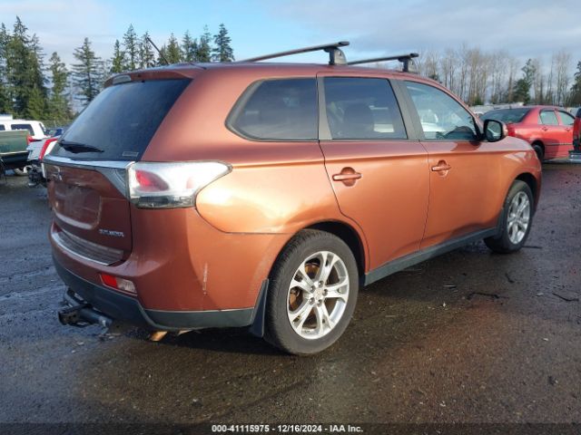 JA4AZ3A36EZ008444 Mitsubishi Outlander Se