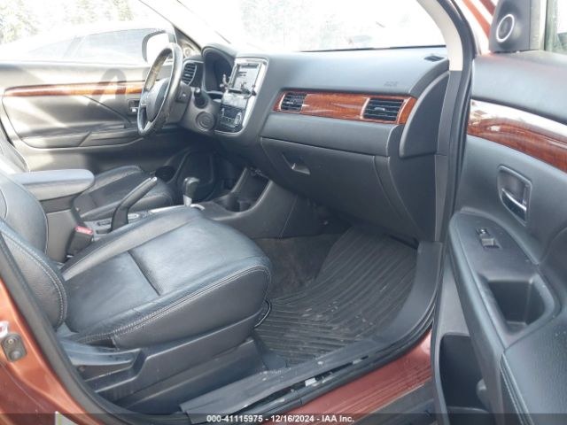 JA4AZ3A36EZ008444 Mitsubishi Outlander Se