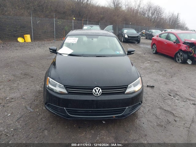3VWD17AJ4EM319286 Volkswagen Jetta