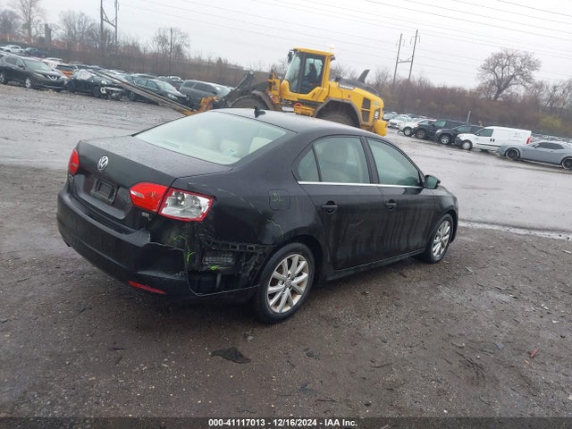 3VWD17AJ4EM319286 Volkswagen Jetta