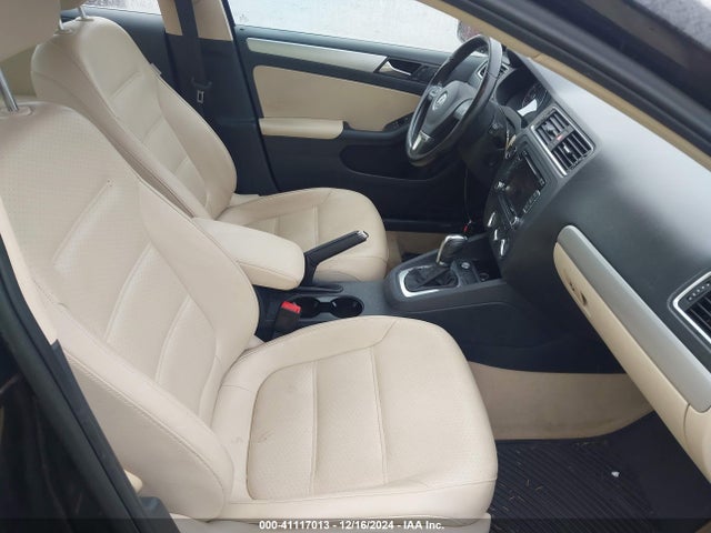 3VWD17AJ4EM319286 Volkswagen Jetta