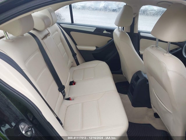 3VWD17AJ4EM319286 Volkswagen Jetta