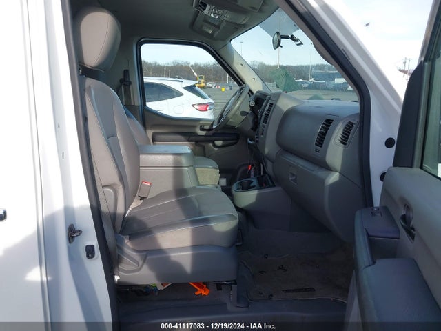 5BZBF0AA2JN853115 Nissan Nv Passenger Nv3500 Hd Sv V6