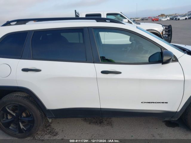 1C4PJLAB8GW336631 Jeep Cherokee Altitude