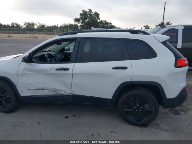 1C4PJLAB8GW336631 Jeep Cherokee Altitude