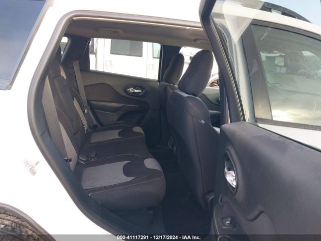 1C4PJLAB8GW336631 Jeep Cherokee Altitude