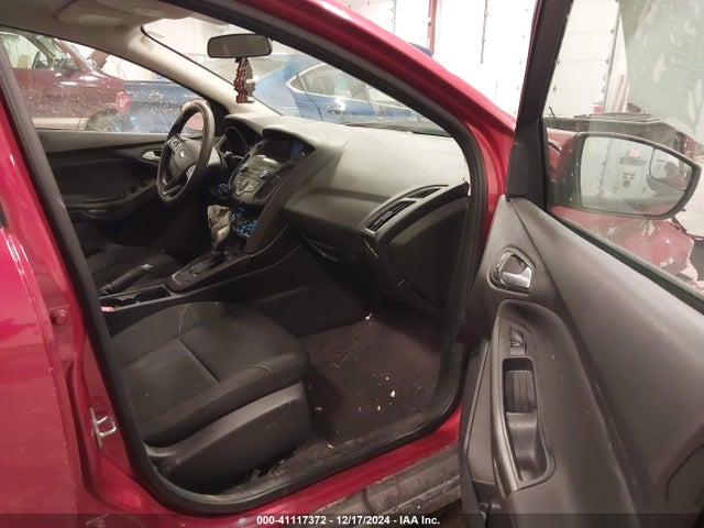Ford FOCUS SE 2018 1FADP3FEXJL239532 Image 5