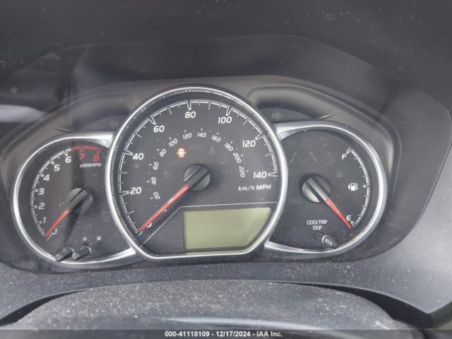 VNKJTUD34JA086715 Toyota YARIS L