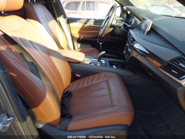 2018 BMW X5 5UXKR0C58J0X99855 Photo 4
