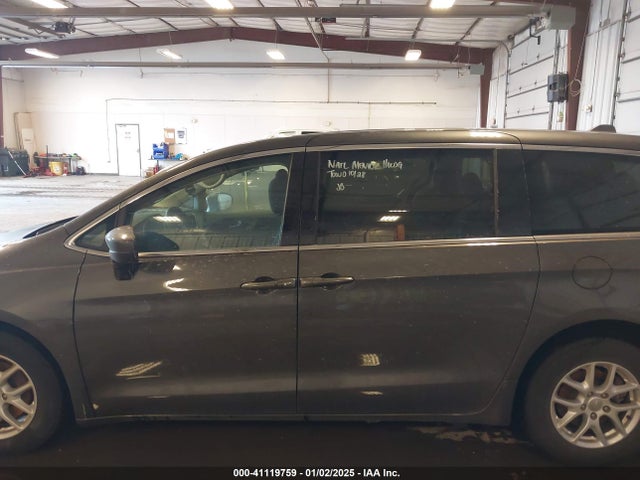 2C4RC1CGXLR233228 Chrysler Voyager Lx