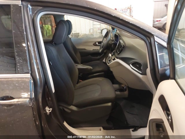 2C4RC1CGXLR233228 Chrysler Voyager Lx