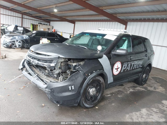 Ford Police Interceptor 2015 1FM5K8AR2FGA78660 Image 2