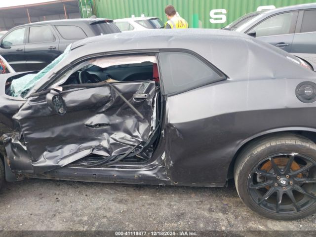 2C3CDZAG2FH758125 Dodge Challenger Sxt