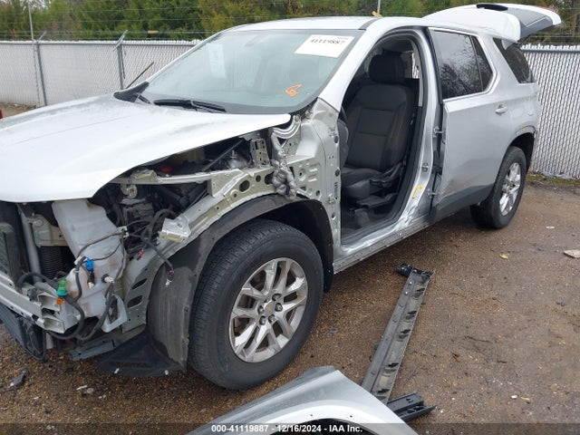 Chevrolet Traverse Ls 2019 1GNERFKW1KJ123424 Image 2