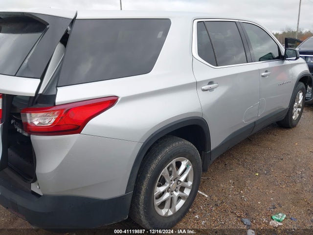 Chevrolet Traverse Ls 2019 1GNERFKW1KJ123424 Image 4
