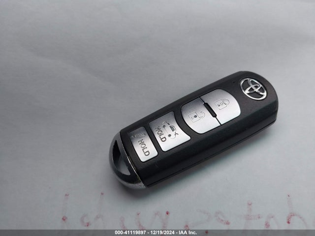 3MYDLBYV9JY304876 Toyota YARIS IA