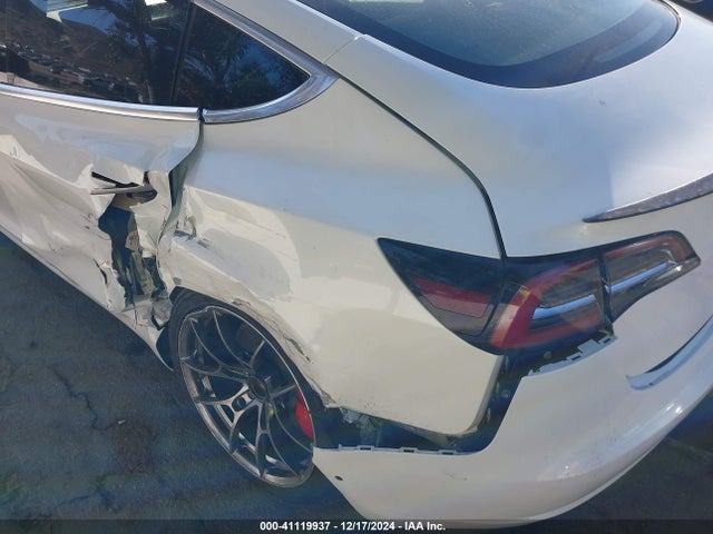 5YJ3E1EB5JF084379 Tesla Model 3 Long Range/performance