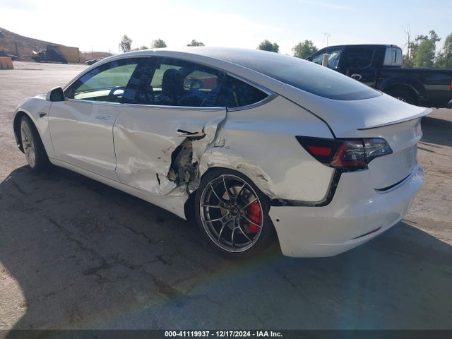 2018 TESLA MODEL 3 5YJ3E1EB5JF084379 Photo 2