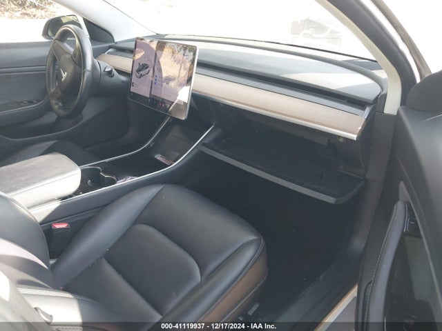 2018 TESLA MODEL 3 5YJ3E1EB5JF084379 Photo 4