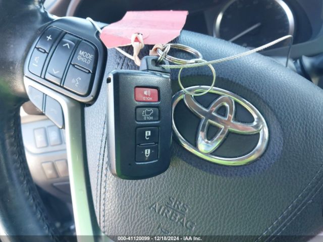 5TDKZRFH5HS524043 Toyota Highlander Xle