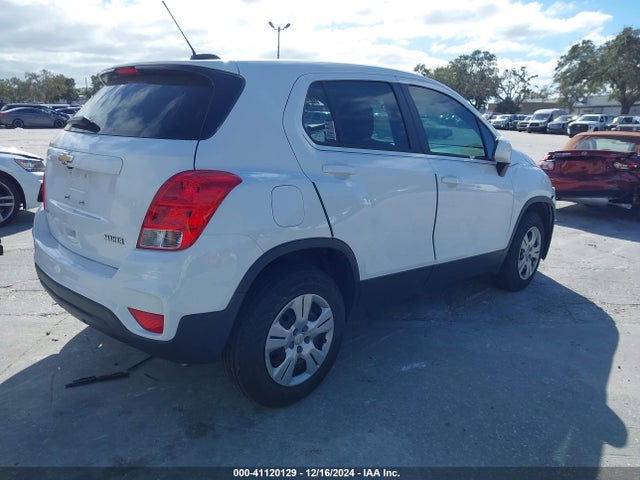 Chevrolet TRAX LS 2018 3GNCJKSB6JL166085 Image 4