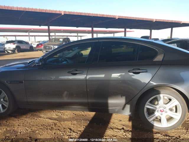 Jaguar Xe 25t Premium 2018 SAJAJ4FX4JCP29360 Image 14