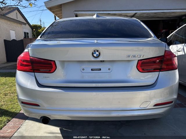 WBA8A9C53JAD28021 BMW 320i