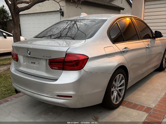 WBA8A9C53JAD28021 BMW 320i