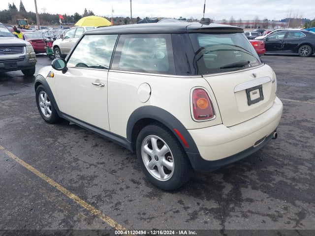 2007 MINI COOPER WMWMF33547TT53274 Photo 2