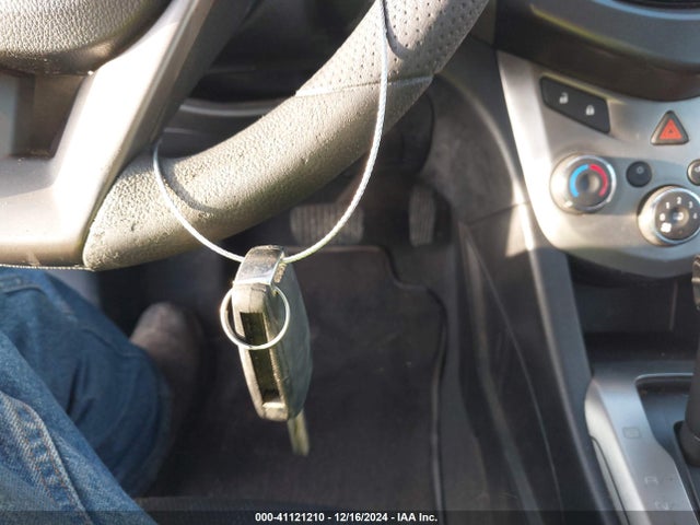 Chevrolet Sonic Lt Auto 2015 1G1JC5SH6F4200807 Image 11
