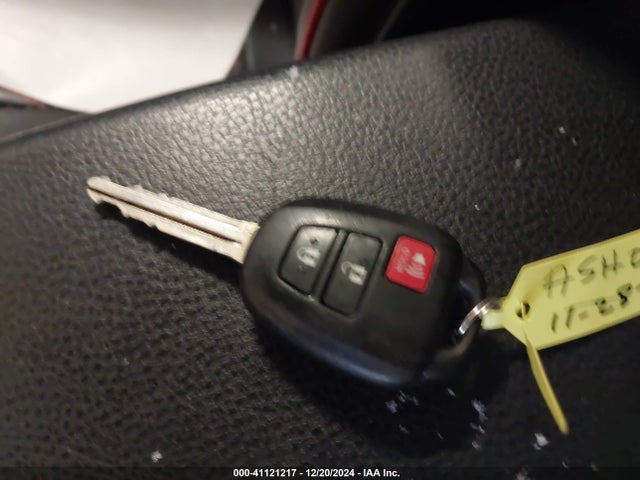 Toyota RAV4 LE 2017 JTMBFREV0HJ106793 Image 11