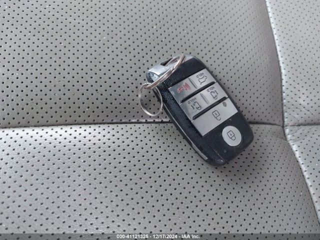 KNDMB5C11H6330896 KIA SEDONA LX