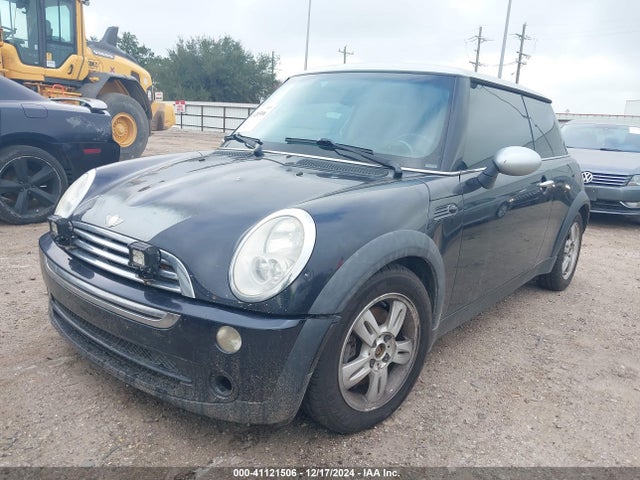 2006 MINI COOPER WMWRC33566TK16897 Photo 1