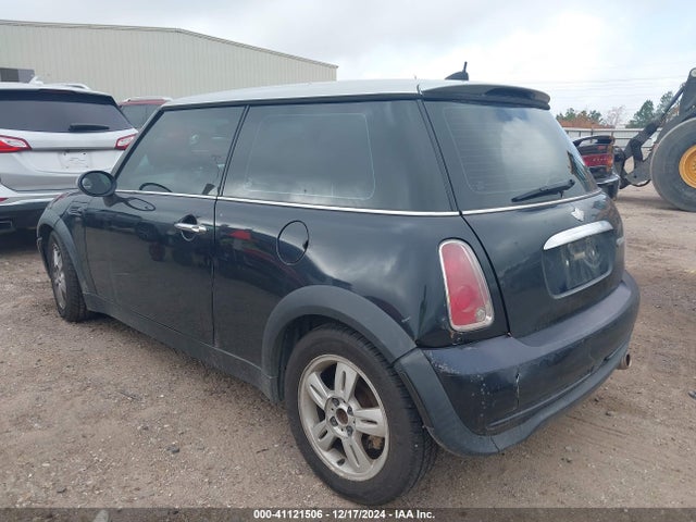 2006 MINI COOPER WMWRC33566TK16897 Photo 2