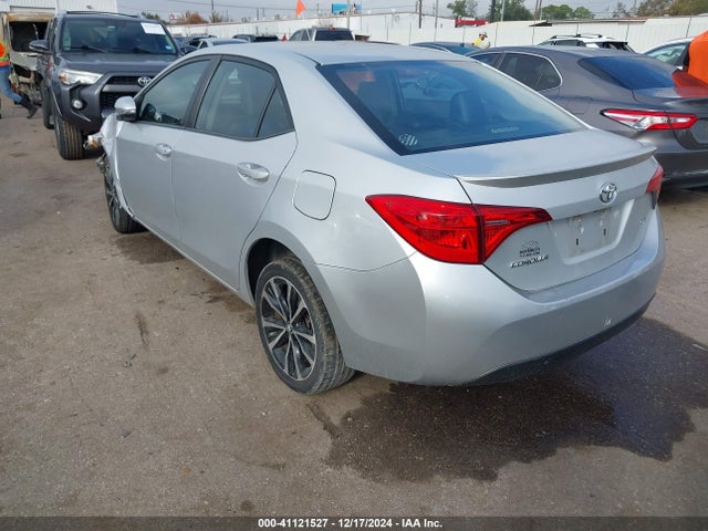 Toyota COROLLA SE 2017 5YFBURHEXHP676264 Image 3
