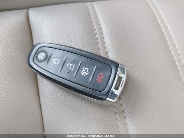 1FMCU9HD2KUC28814 Ford ESCAPE SEL