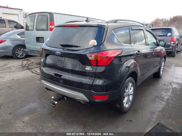 1FMCU9HD2KUC28814 Ford ESCAPE SEL
