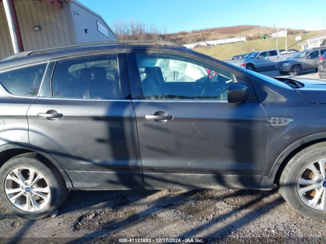1FMCU9GD5JUA32222 Ford ESCAPE SE
