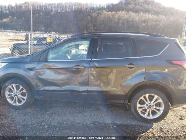 1FMCU9GD5JUA32222 Ford ESCAPE SE