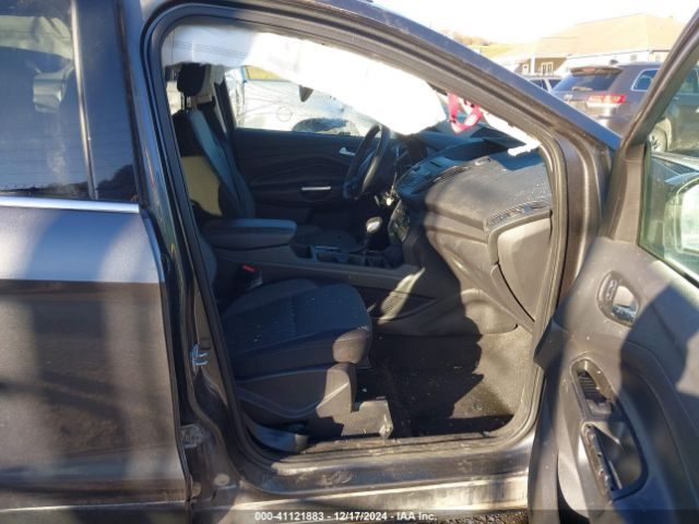 1FMCU9GD5JUA32222 Ford ESCAPE SE