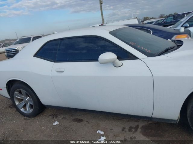 2C3CDZAG4FH724445 Dodge Challenger Sxt
