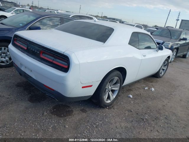 2C3CDZAG4FH724445 Dodge Challenger Sxt