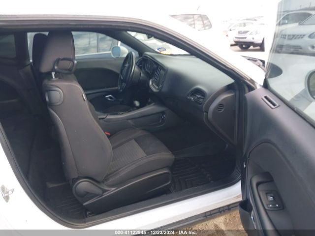 2C3CDZAG4FH724445 Dodge Challenger Sxt