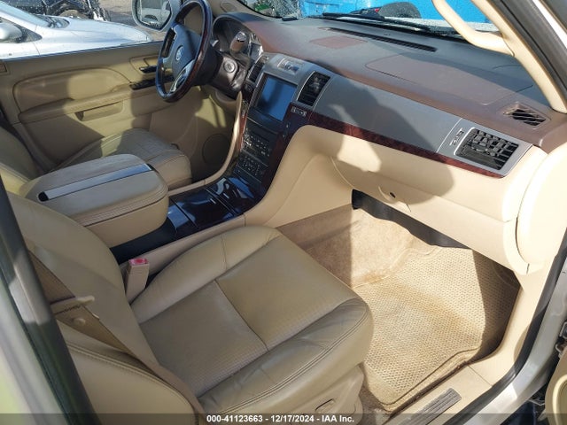 2011 CADILLAC ESCALADE ESV 1GYS4HEF4BR164305 Photo 4