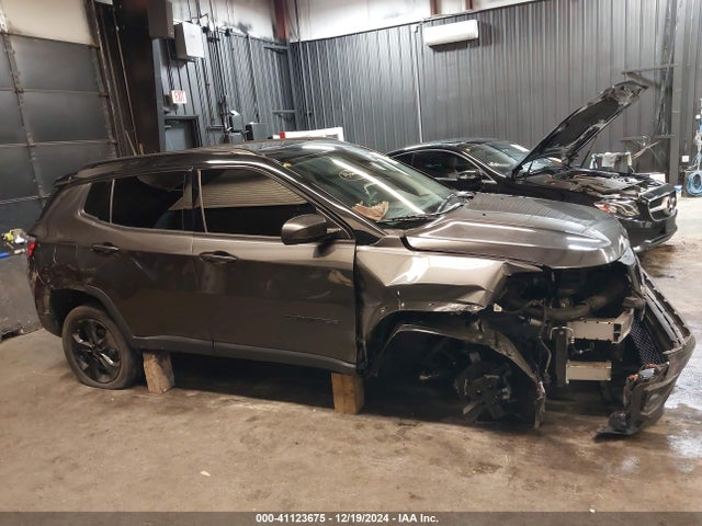 3C4NJDBBXKT842651 Jeep Compass Altitude 4x4